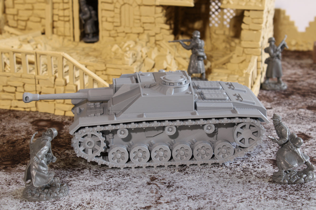 Sturmhaubitze (StuH) 42 — WWII German Assault Gun | 1/32 (54mm)–1/56 (28mm) Scale Model