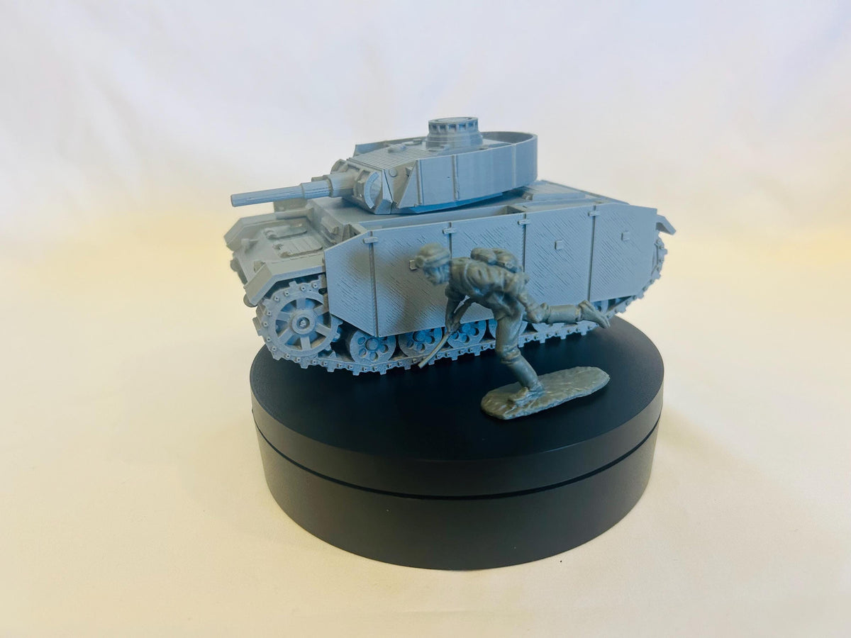 Panzer III mitt Schurzen — WWII German Tank | 1/32 (54mm)–1/56 (28mm) Scale Model